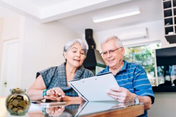 Couple Satisfait De Son Plan D’Épargne Retraite