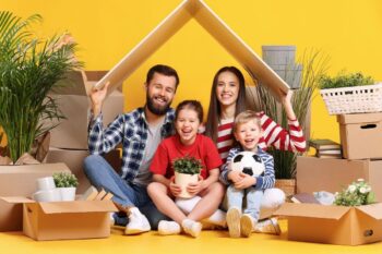 Une Famille Ayant Souscrire à Une Assurance Vie Adaptée à Ses Besoin