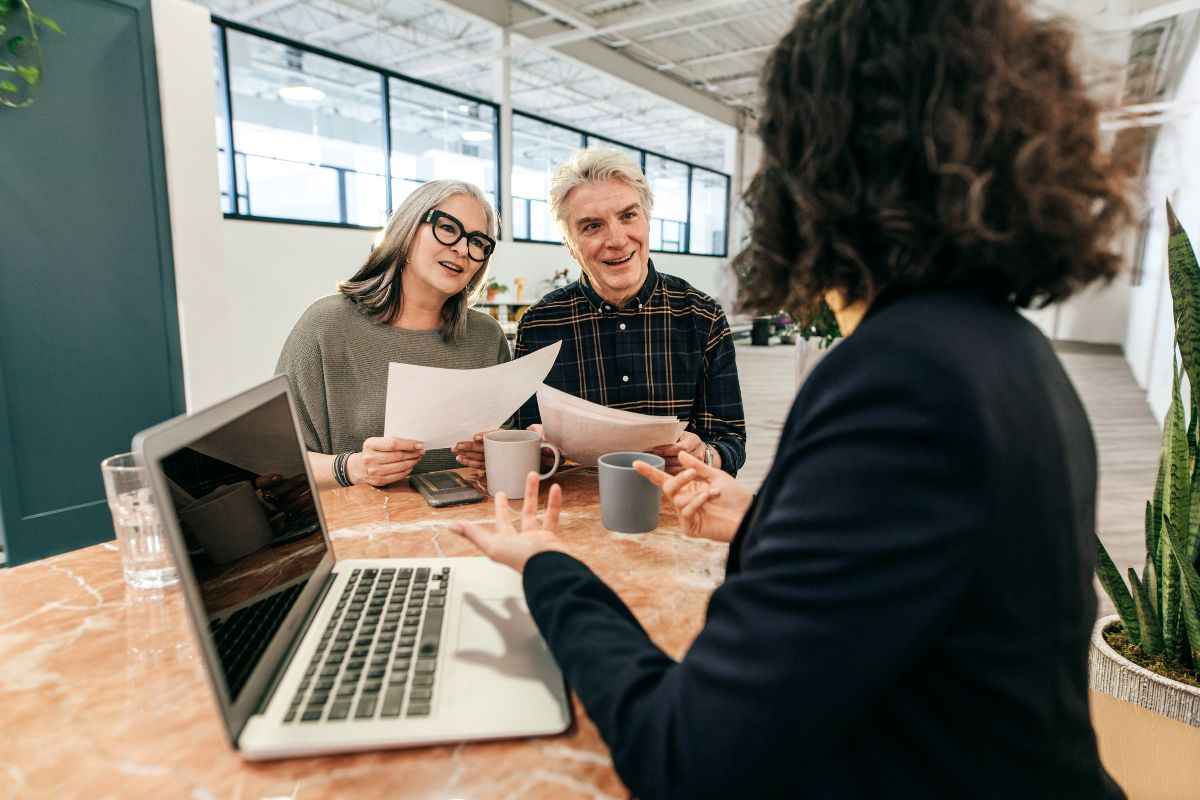 Negociation D Un Pret Immobilier Par Des Seniors De Plus De 60 Ans