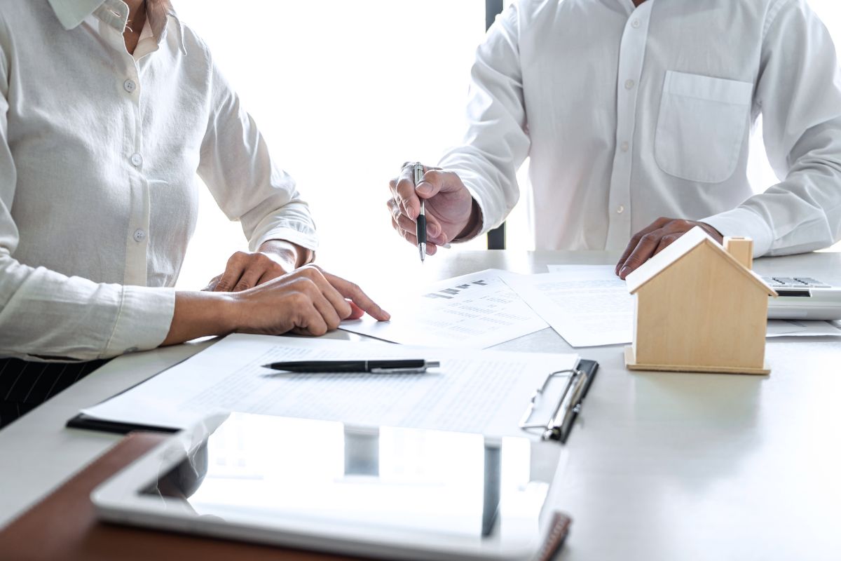 Une Communication Entre Un Courtier En Pret Immobilier Et Son Client